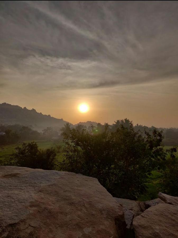 Sunrise Guest House & Restaurant Hampi Bagian luar foto