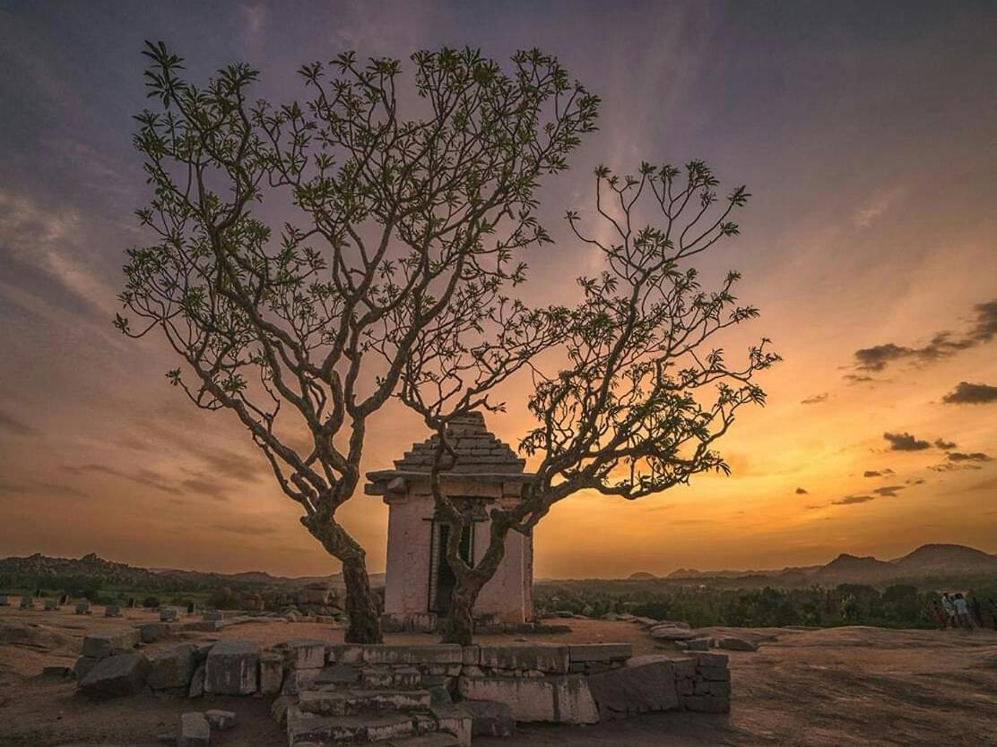 Sunrise Guest House & Restaurant Hampi Bagian luar foto